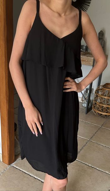 Robe noire à bretelles