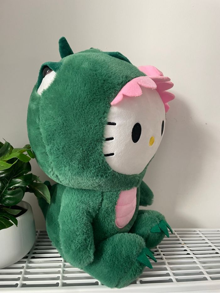 Peluche Sanrio Hello Kitty Dinosaure 🦖 - photo numéro 10