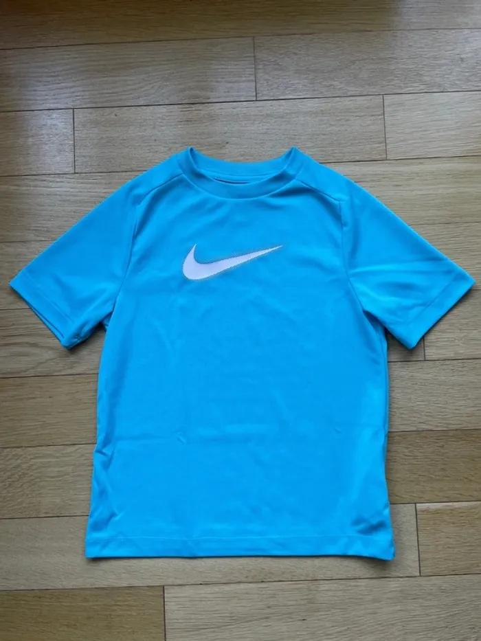 T shirt dry fit Nike 8/9 ans