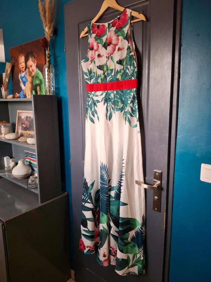 Belle robe longue - photo numéro 2