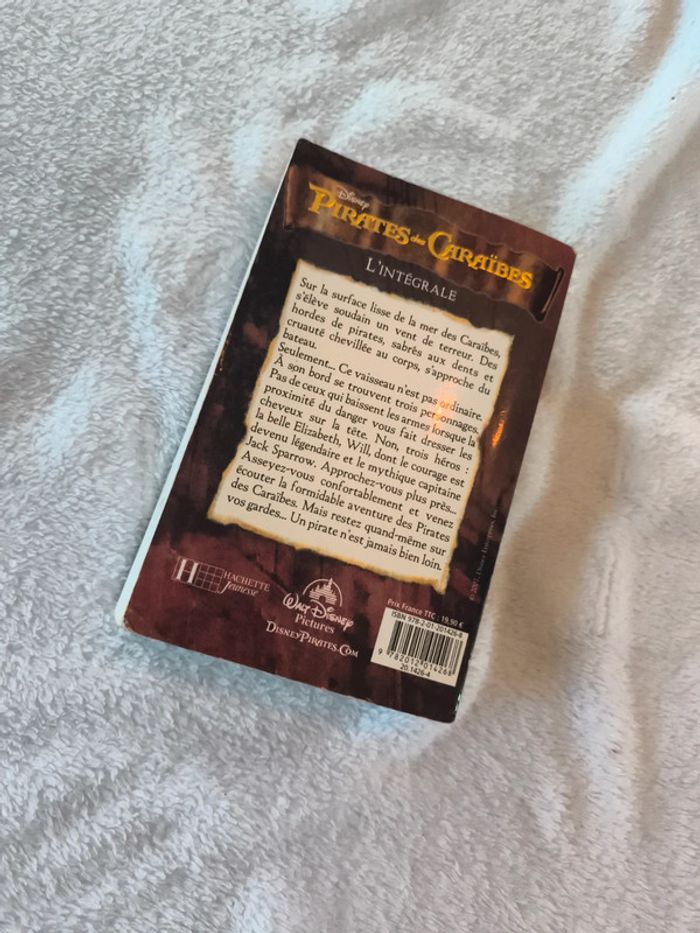 Livre pirate des Caraïbes - photo numéro 2