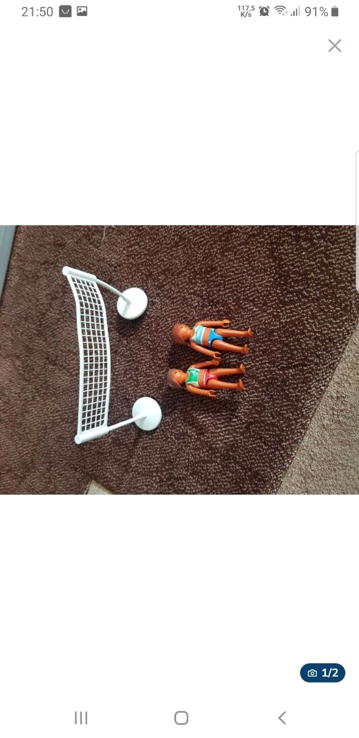 Volleyeuse de plage et filet