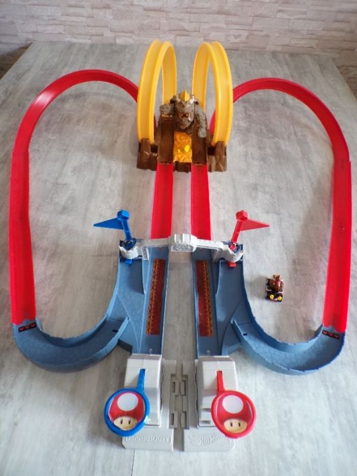 Circuit Hot Wheels Mario Kart - Chaos au château de Bowser