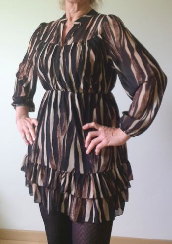 Robe courte à volants 