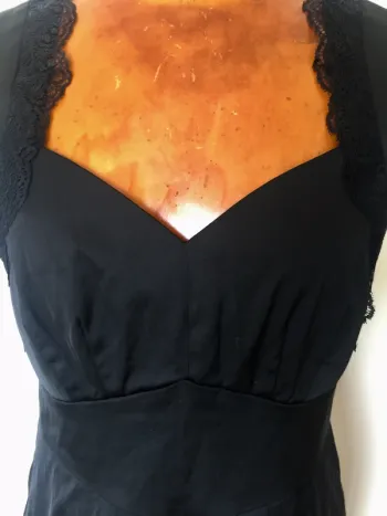 Petite robe noire à dentelles
