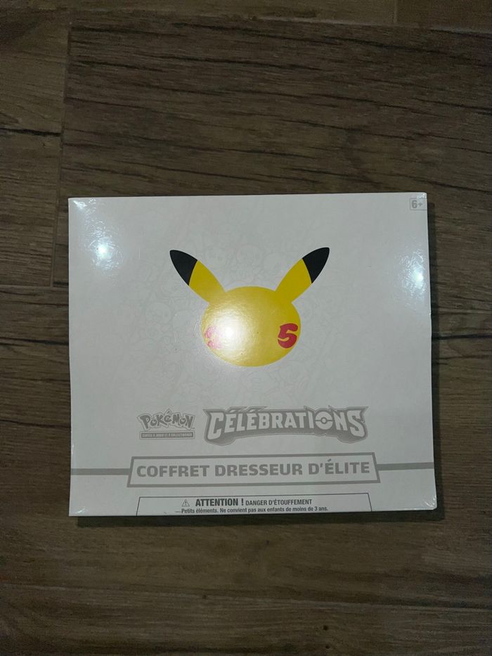 Etb Pokémon célébrations 25 ans avec acrylique - photo numéro 5