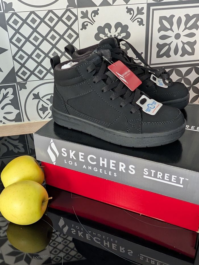 Chaussures garçon. Taille 30. Chaudes, légères au poids. Neuf. Skechers - photo numéro 3