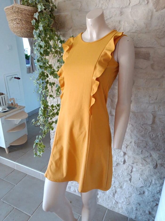 Jolie robe moutarde 36/38