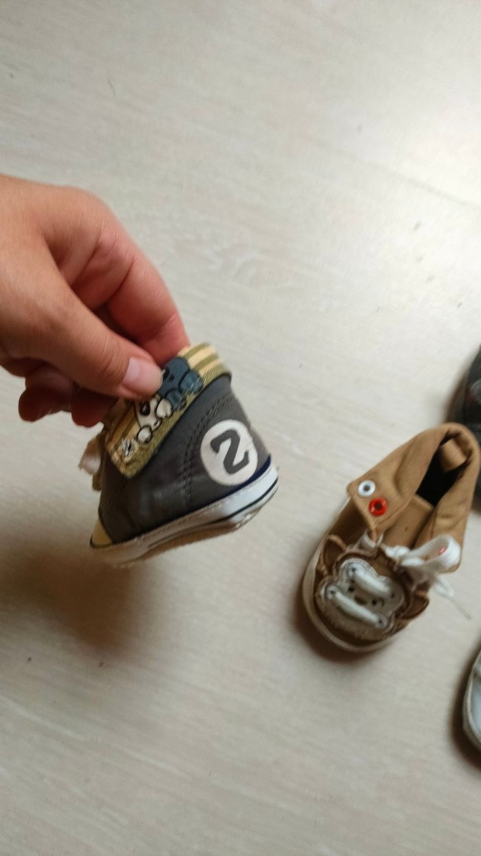 Lot cinq paires chaussures bébé - photo numéro 6