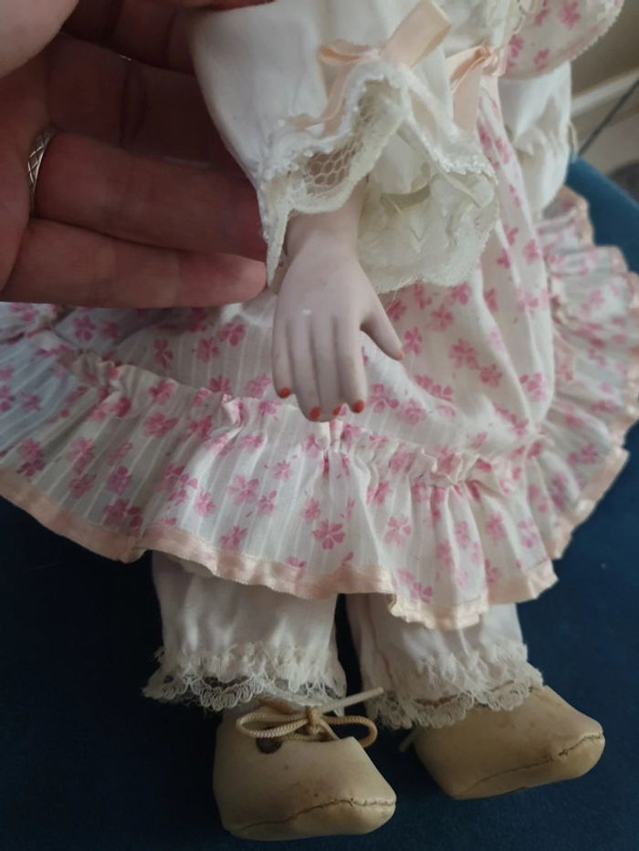 Poupée en porcelaine - photo numéro 6