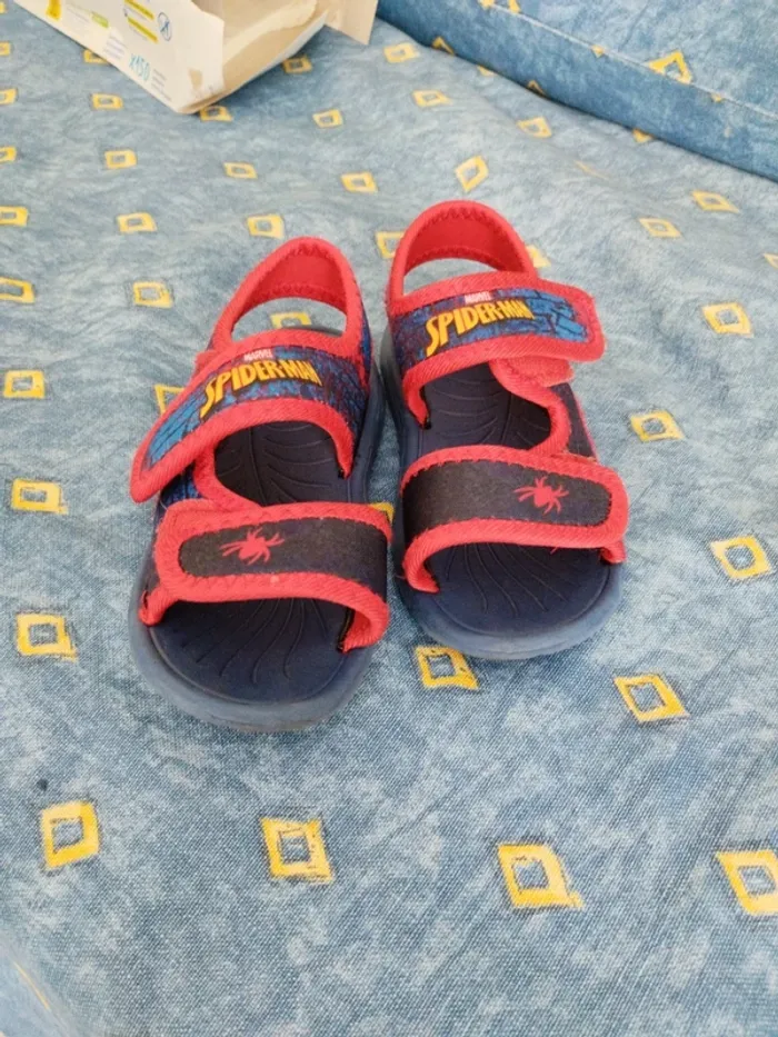 Sandales spiderman taille 27