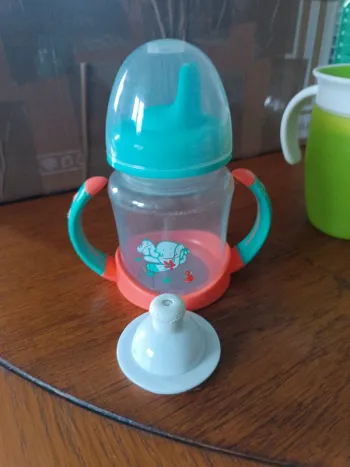 Tasse d'apprentissage bébé