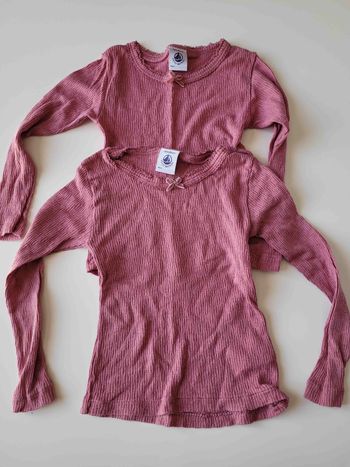 Lot 2 t shirts 2 ans