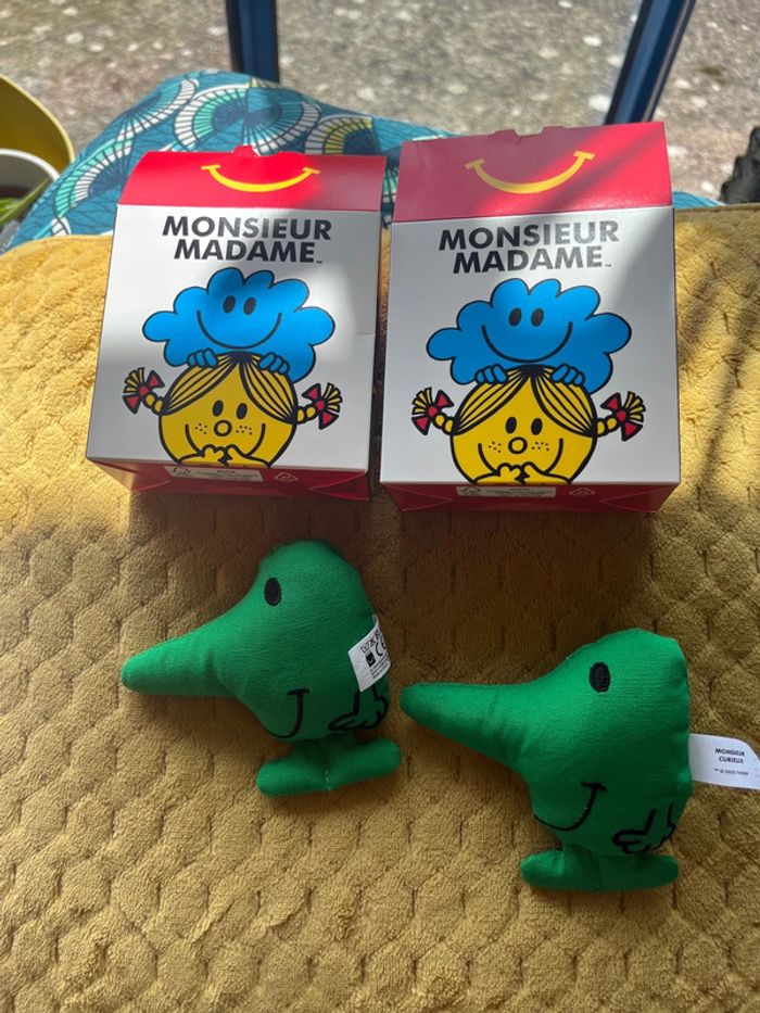 Lot de 2 peluches Monsieur Curieux – Neuf