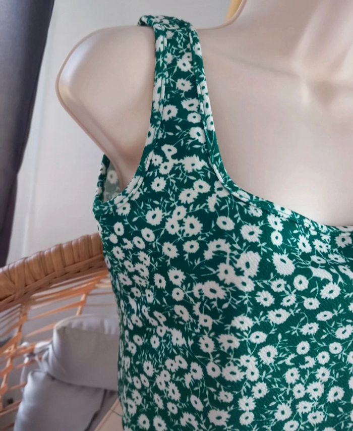 Top court vert et blanc a fleurs taille 34 - photo numéro 5