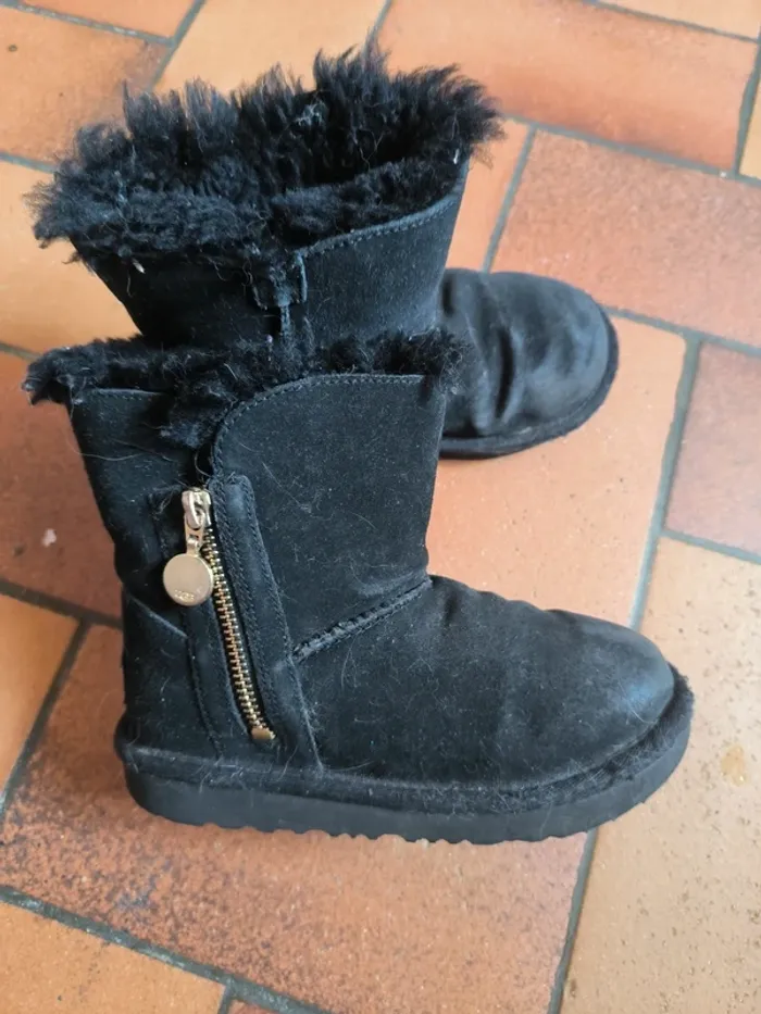 Bottine fourrée UGG pointure 30