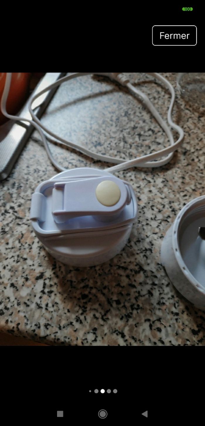 Petit blender avec deux bouteilles en plastique - photo numéro 5