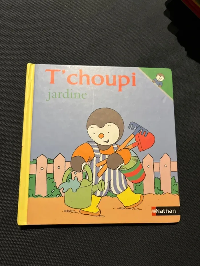 Livre pour enfants tchoupi jardine