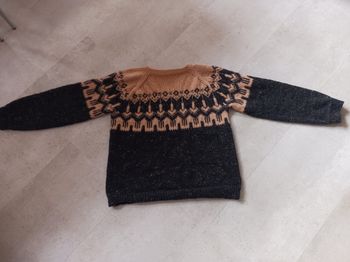 pull bicolore noir et beige 38 tricoté main Bergère de France neuf