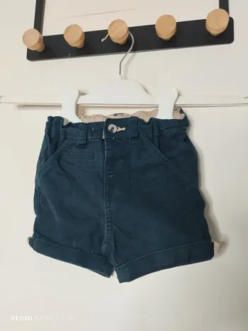 Short chino taille 9 mois