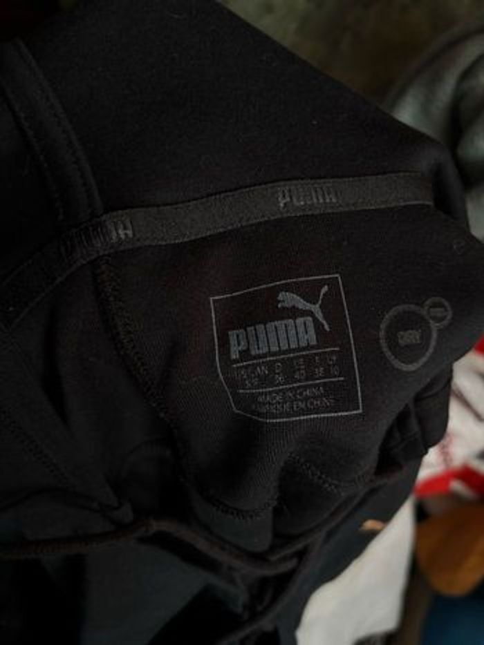 Sweat à capuche Puma noir - Détails lacets et logo doré - photo numéro 9