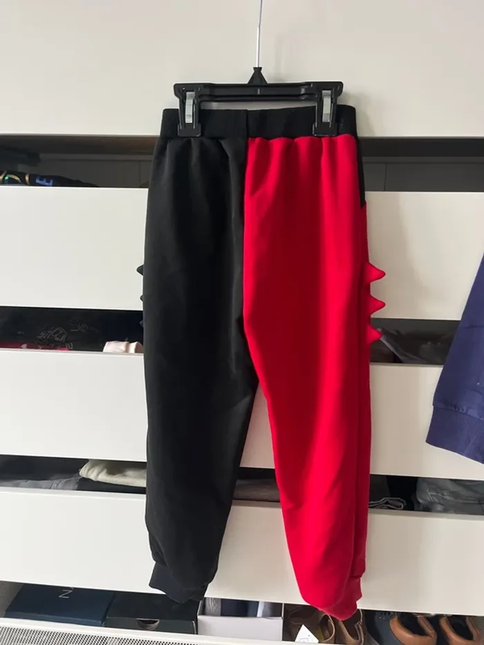 Jogging rouge et noir 6 ans - photo numéro 2