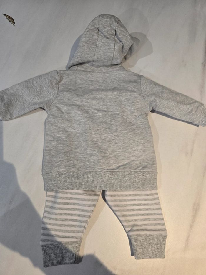 Ensemble jogging 3mois - photo numéro 2