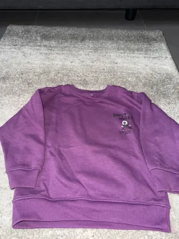 Sweat taille 110-116 donuts