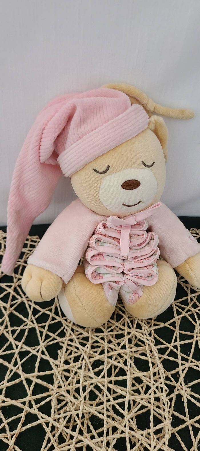Peluche doudou musical Accordéon Ours Bonnet Kaloo