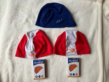 Lot de 2 bonnets de bain enfant + 1 bleu offert (2€)