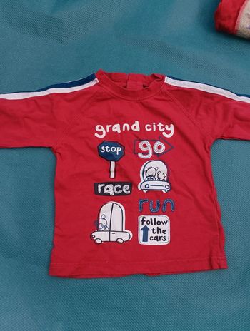 T-shirt manches longues en parfait état taille 18 mois