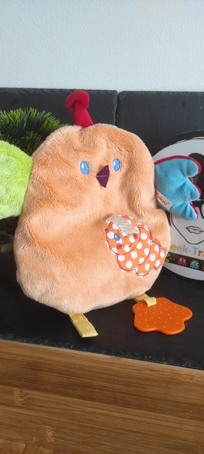 doudou poule poussin oiseau kaloo ora ge chenille bleu vert rouge Dentition Pois