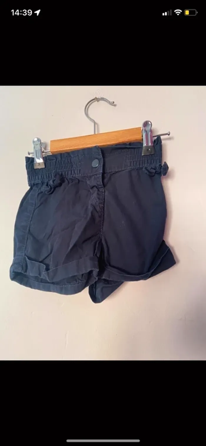 Short fille .