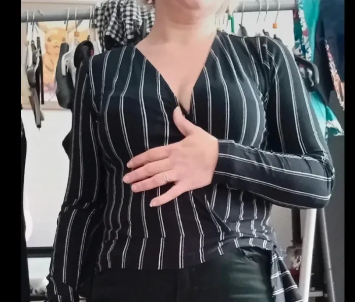 Très joli pull style cache coeur bleu marine rayé blanc Jennyfer taille 36