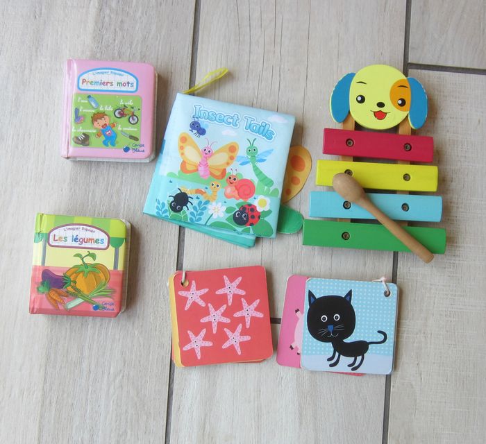 Llivres et jouet bébé