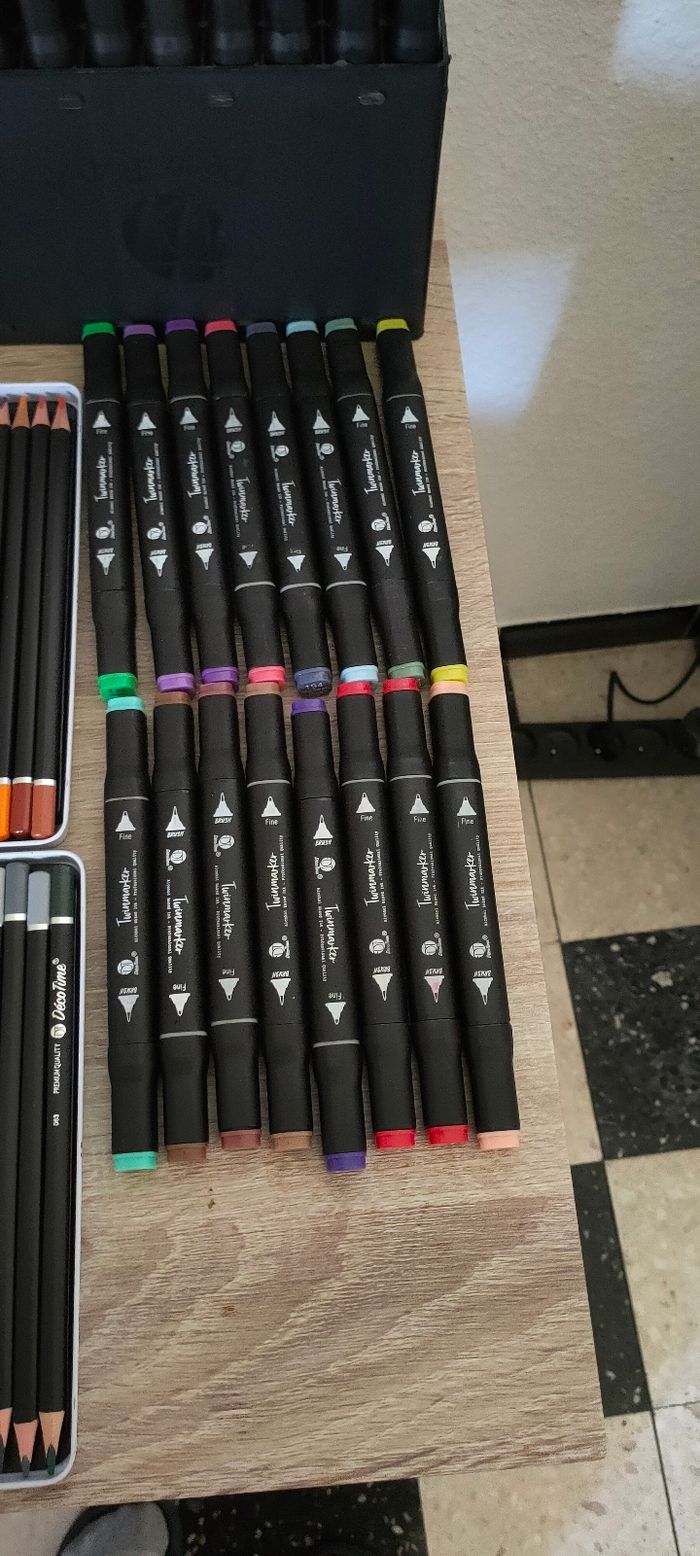 Lot de feutre et crayon de couleur - photo numéro 6