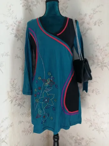 Robe mi longue bleu cache cœur manches longues  avec borderies fleurs / sans marque / (M)