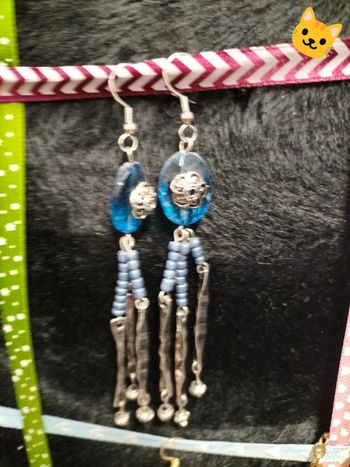 Boucles d'oreilles pendantes bleues et argenté