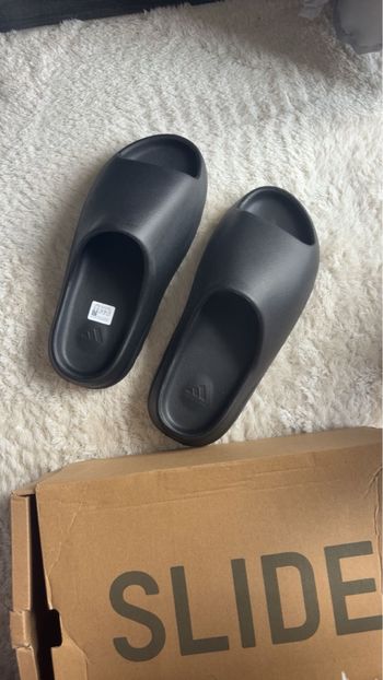 adidas Yeezy Slide 