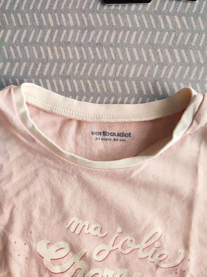 T-shirt manches courtes à effets relief pour fille – Neuf, taille 18 mois Marque : Vertbaudet - photo numéro 4