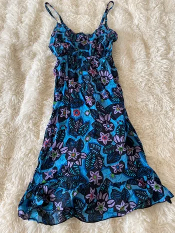 Jolie robe fleurie à bretelles taille S/M