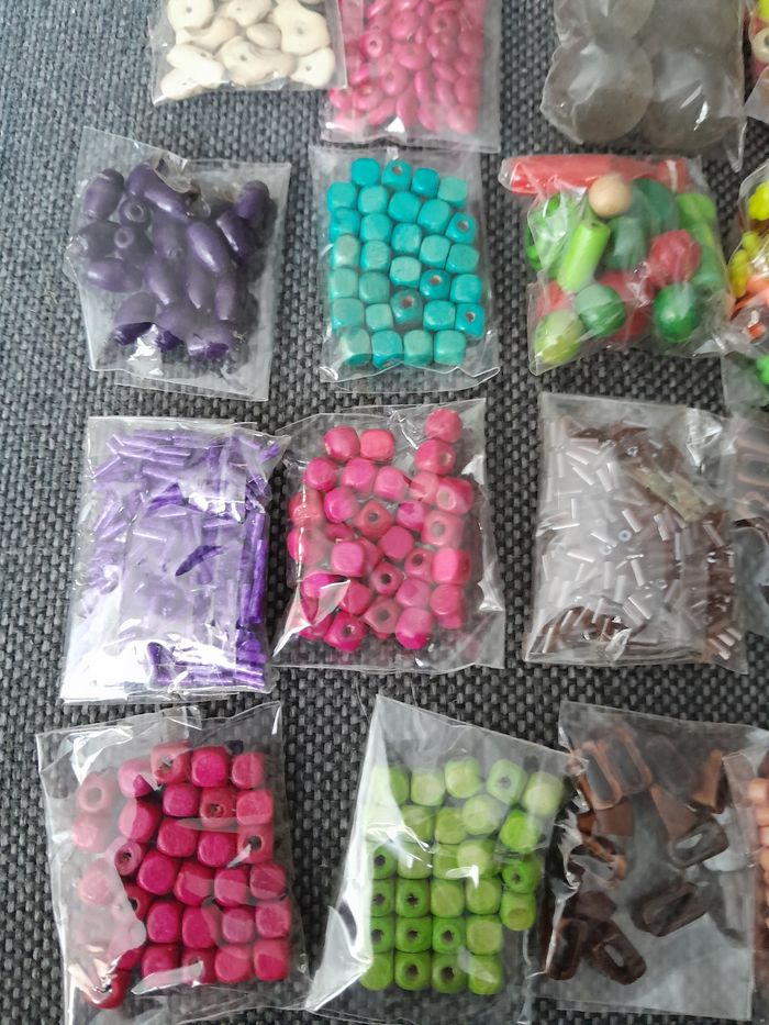 Lot de 40 sachets de perles - photo numéro 4