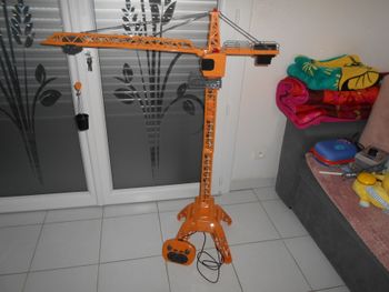 Grue télécommandée, hauteur: 1 M 20