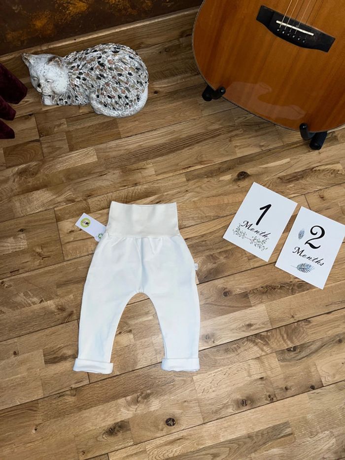 Sarouel blanc cassé lassig neuf avec étiquette 74-80cm/12mois