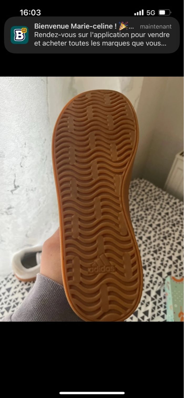 Baskets adidas neuve taille 37.5 - photo numéro 4