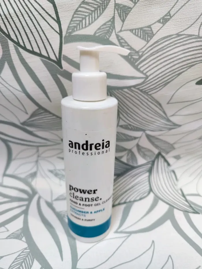 Andreia gel nettoyant mains et pieds 200 ml valeur 12€ à utiliser 6 mois après ouverture