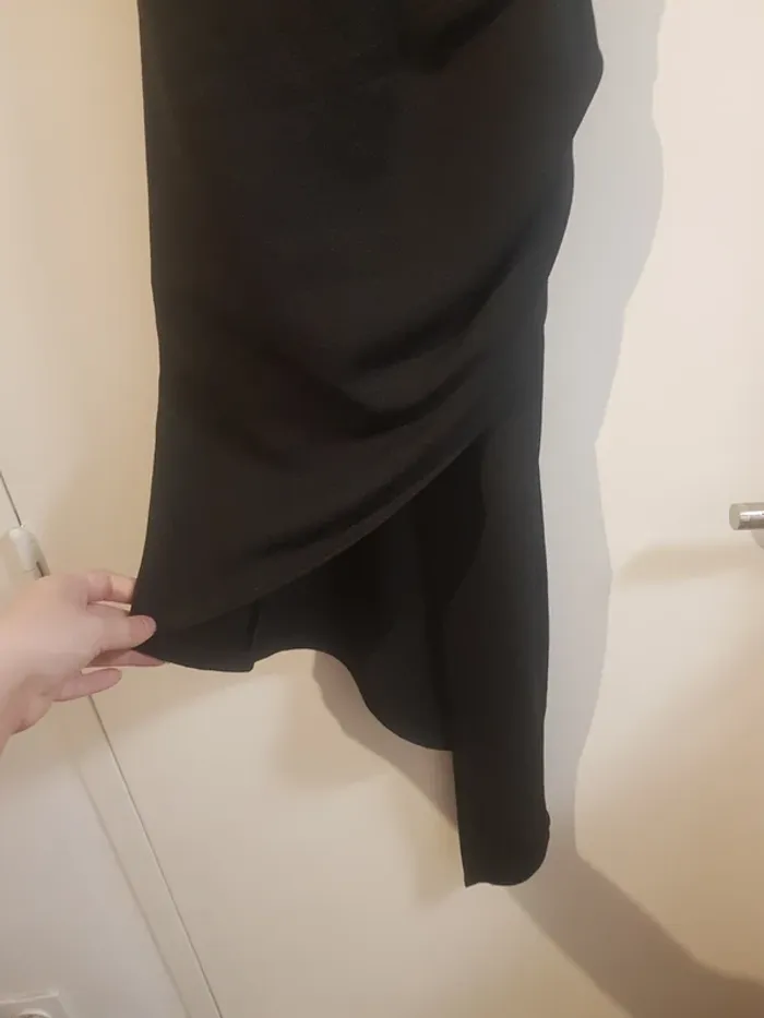 Robe moulante élégante noir Taille M - photo numéro 4