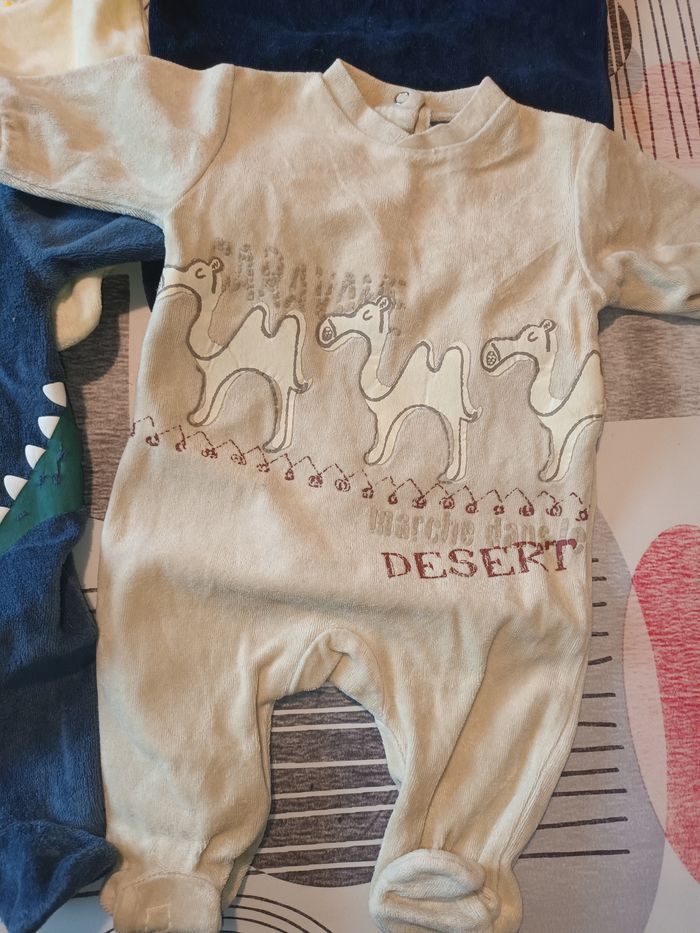 Lot 4 pyjamas Taille 1 mois - photo numéro 4