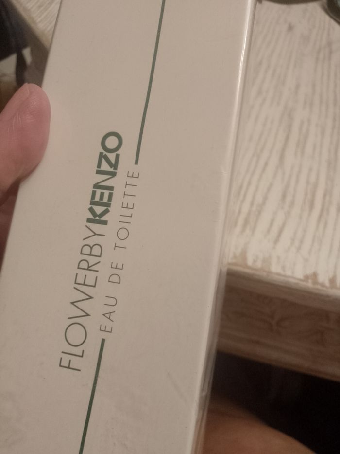 Vends eau de toilette 100 ml - photo numéro 8