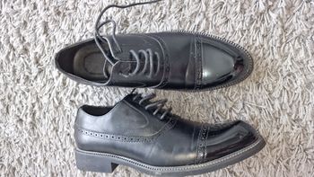 Pair de chaussures sur homme noir szmelle confort p 39 mat et vernies